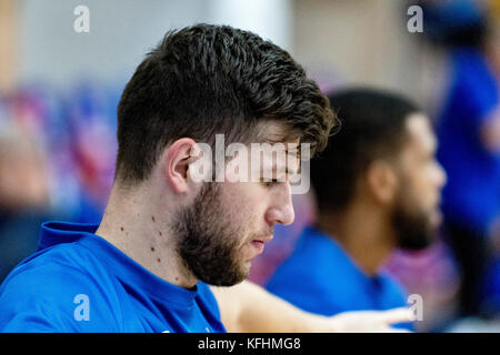 28 octobre 2017 : Bogdan Popa # 23 CSM (Steaua Bucarest) pendant la LNBM - Men's National Basketball League match entre CSM Steaua Bucarest et CS Selective Breeding in Sala à Regimentul de Garda 'Mihai Viteazul", Bucarest, Roumanie ROU. Copyright : Cronos/Catalin Soare Banque D'Images