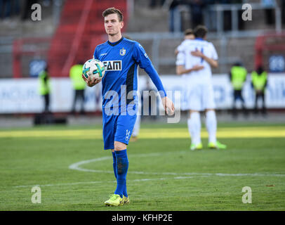 Karlsruhe, Deutschland. 29 octobre 2017. Frust d'après Spielende : Steffen Schaefer (Magdebourg). GES/ Fussball/ 3. Liga : Karlsruher SC - 1. FC Magdeburg, 29.10.2017 -- Football/ Soccer 3rd Division : Karlsruher SC vs Magdeburg, Karlsruhe, 29 octobre 2017 -- |utilisation mondiale crédit : dpa/Alamy Live News Banque D'Images