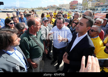 Palerme, Italie. 29 oct, 2017. Palerme, cinq étoiles mouvement régional élections. dans la photo Luigi Di Maio arrive dans le quartier du port de plaisance de la bandita.29/10/2017, Palerme, Italie : crédit photo indépendant srl/Alamy live news Banque D'Images