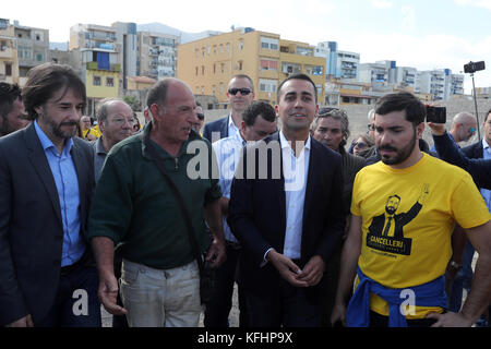 Palerme, Italie. 29 oct, 2017. Palerme, cinq étoiles mouvement régional élections. dans la photo Luigi Di Maio arrive dans le quartier du port de plaisance de la bandita.29/10/2017, Palerme, Italie : crédit photo indépendant srl/Alamy live news Banque D'Images