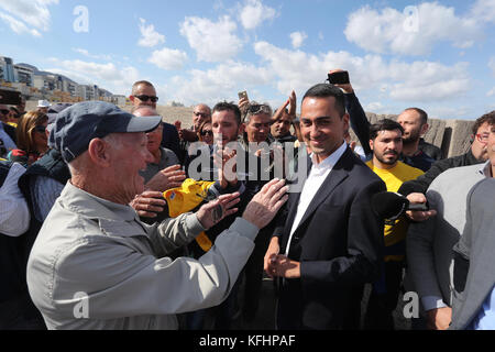 Palerme, Italie. 29 oct, 2017. Palerme, cinq étoiles mouvement régional élections. dans la photo Luigi Di Maio arrive dans le quartier du port de plaisance de la bandita.29/10/2017, Palerme, Italie : crédit photo indépendant srl/Alamy live news Banque D'Images