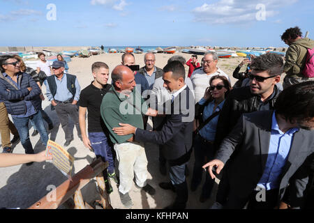 Palerme, Italie. 29 oct, 2017. Palerme, cinq étoiles mouvement régional élections. dans la photo Luigi Di Maio arrive dans le quartier du port de plaisance de la bandita.29/10/2017, Palerme, Italie : crédit photo indépendant srl/Alamy live news Banque D'Images