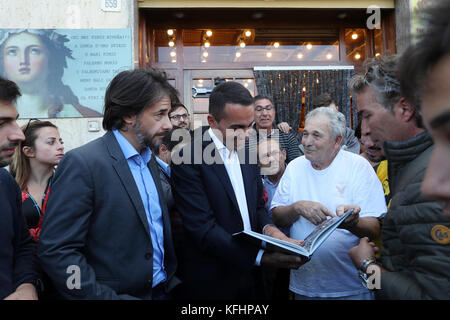 Palerme, Italie. 29 oct, 2017. Palerme, cinq étoiles mouvement régional élections. dans la photo Luigi Di Maio arrive dans le quartier du port de plaisance de la bandita.29/10/2017, Palerme, Italie : crédit photo indépendant srl/Alamy live news Banque D'Images