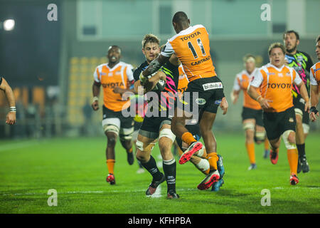 Parme, Italie. 28 octobre 2017. Zebre's flanker Johan Meyer casse un s'attaquer dans le match contre les guépards dans PRO Guinness14 rugby championship. Massimiliano Carnabuci/Alamy Live News Banque D'Images