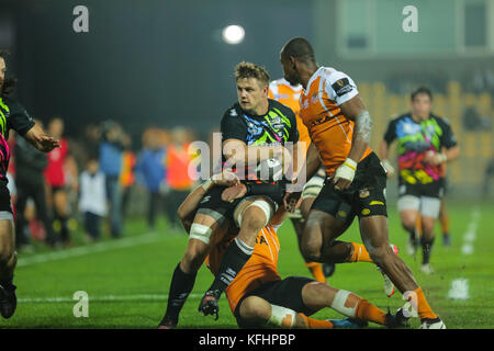 Parme, Italie. 28 octobre 2017. Zebre's flanker Johan Meyer recherche une cargaison dans le match contre les guépards dans PRO Guinness14 rugby championship. Massimiliano Carnabuci/Alamy Live News Banque D'Images