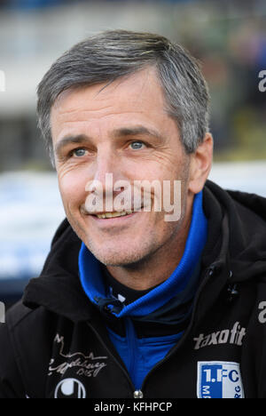 Karlsruhe, Deutschland. 29 octobre 2017. Portrait, Portraet, Portrat, Kopf formateur Jens Haertel (Magdebourg). GES/ Fussball/ 3. Liga : Karlsruher SC - 1. FC Magdeburg, 29.10.2017 -- Football/ Soccer 3rd Division : Karlsruher SC vs Magdeburg, Karlsruhe, 29 octobre 2017 -- |utilisation mondiale crédit : dpa/Alamy Live News Banque D'Images