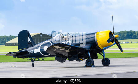 Goodyear FG-1D (chance Vought F4U) chasseur-bombardier Corsair basé sur un support Banque D'Images