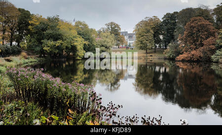 Couleurs automnales à Ørstedsparken, un parc public du centre de Copenhague Banque D'Images