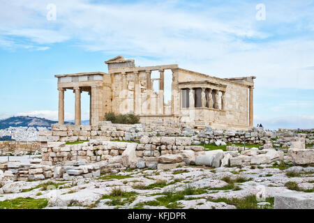 L'Erechtheion est un ancien temple grec au nord Côté de l'Acropole d'Athènes en Grèce qui était Dédié à Athena et Poséidon Banque D'Images