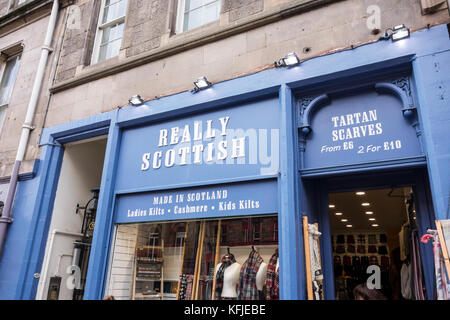 Cadeaux écossais sur le Royal Mile, Édimbourg, Écosse, Royaume-Uni Banque D'Images