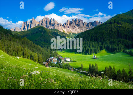 Val di funes valley, Santa Maddalena village touristique, Dolomites, Italie, Europe Banque D'Images