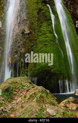 Belle cascade,longue exposition photo Banque D'Images