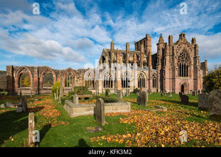 Voir l'abbaye de Melrose dans la région des Scottish Borders, Ecosse, Royaume-Uni Banque D'Images