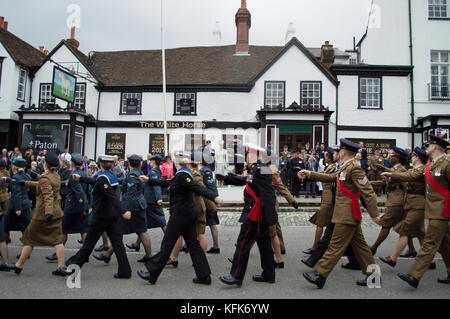 Sophie, comtesse de Wessex, assiste à la parade d'adieu à Dorking Surrey, pour honorer le personnel et les militaires du centre de réadaptation Headley court qui ferme en 2018 et déménage à Birmingham. The Countess a pris le salut devant un haut emballé mettant en vedette : Sophie, Countess of Wessex où : Dorking, United Kingdom When : 29 Sep 2017 Credit : Paul Taylor/WENN.com Banque D'Images