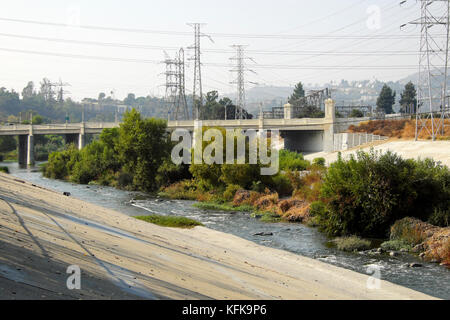 Fletcher de route pont sur la Los Angeles River près de Frogtown et l'Elysian Valley dans SW Los Angeles California USA KATHY DEWITT Banque D'Images