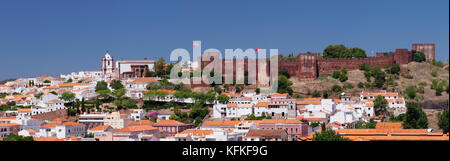 Vue sur la ville, vieille ville avec cathédrale et château, Silves, Algarve, Portugal Banque D'Images