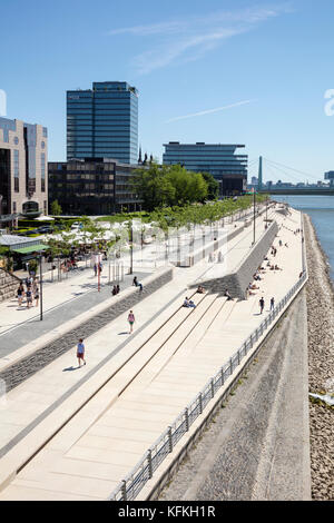 Promenade du Rhin, Deutz, Cologne, Rhénanie-du-Nord-Westphalie, Allemagne, Europe Banque D'Images