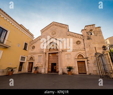 Avant de l'ouest de la cathédrale de Sorrento, Sorrente, Italie. Banque D'Images