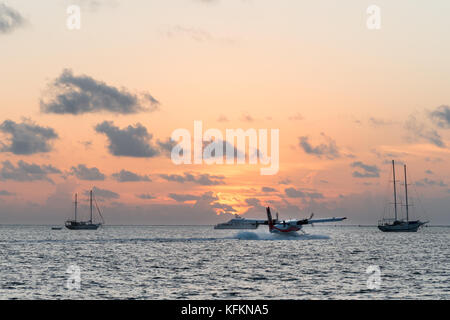 Coucher du soleil en hydravion, Maldives Banque D'Images