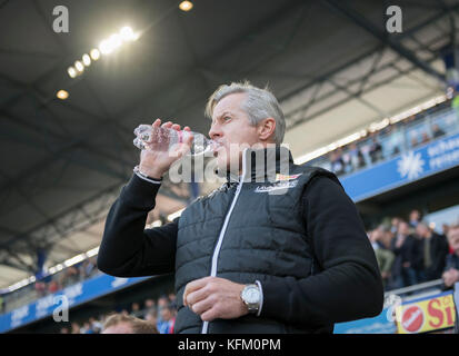 Duisburg, Deutschland. 29 octobre 2017. Entraîneur Jens KELLER (Union) trinkt ein Schluck Wasser, Fussball . Bundesliga, 12 ans. Spieltag, MSV Duisburg (DU) - Union Berlin, AM 29.10.2017 à Duisburg/ Allemagne. |utilisation dans le monde entier crédit : dpa/Alamy Live News Banque D'Images