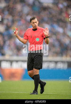 Duisburg, Deutschland. 29 octobre 2017. Arbitre Christian DIETZ, geste, geste, Fussball . Bundesliga, 12 ans. Spieltag, MSV Duisburg (DU) - Union Berlin 1:1, AM 29.10.2017 à Duisburg/ Allemagne. |utilisation dans le monde entier crédit : dpa/Alamy Live News Banque D'Images