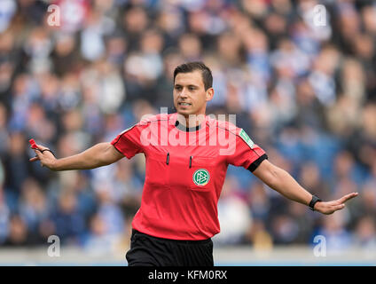 Duisburg, Deutschland. 29 octobre 2017. Arbitre Christian DIETZ, geste, geste, Fussball . Bundesliga, 12 ans. Spieltag, MSV Duisburg (DU) - Union Berlin, AM 29.10.2017 à Duisburg/ Allemagne. |utilisation dans le monde entier crédit : dpa/Alamy Live News Banque D'Images