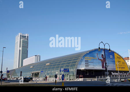 La gare de Porta Susa, Turin, Torino, Italie, high-tech structure arquée368 m de long, 30 m de portée. Banque D'Images