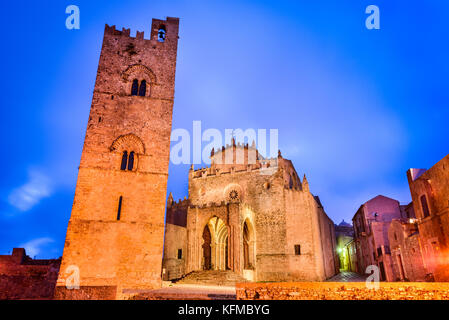 Erice, Sicile. Duomo dell'Assunta ou Chiesa Madre église principale de la ville médiévale de Erix, Italie. Banque D'Images