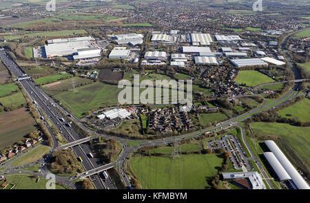 Vue aérienne de la zone industrielle à la sortie 31 de la M1 à Wakefield, Royaume-Uni Banque D'Images
