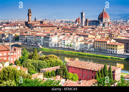 Florence, Italie. Duomo Santa Maria del Fiori et le Palazzo Vecchio, l'architecture de la Renaissance en Toscane, Toscane. Banque D'Images