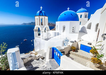 Oia, SANTORIN - Grèce. Célèbre attraction de village blanc avec des rues pavées, Îles Cyclades, Grèce mer Egéé. Banque D'Images