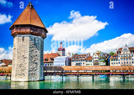 Lucerne, Suisse - le célèbre pont de la chapelle en bois, le plus ancien pont couvert en bois d'Europe. luzern, Lucerne en pays. Banque D'Images