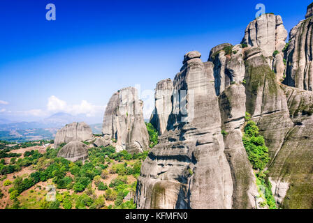 Météores, Grèce. des paysages de montagne avec météores place du paysage de monastères sur le rocher, orthodoxe grecque monument religieux en Thessalie Banque D'Images