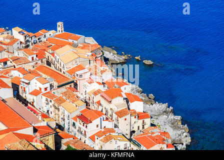 Cefalu, Sicile médiévale de vue aérienne de la ville de Sicile Cefalu. province de Palerme, Italie. Banque D'Images