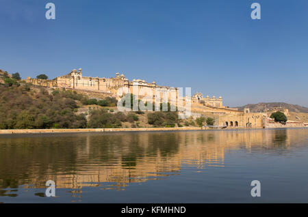 Jaipur, Rajasthan, Inde, Décembre 02,2014 Vue avant du Fort Amer Du Lac Faleolo Banque D'Images