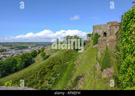 Dover, Kent, UK - 17 août 2017 : le château de Douvres, mur et vue sur campagne environnante. été tourné avec de beaux greens. Banque D'Images