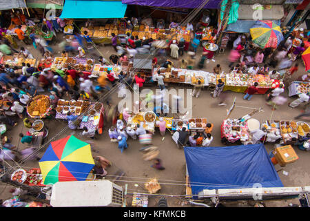 Chawkbazar a tradition d'être les plus populaires de la capitale de l'iftar bazar au Bangladesh. Banque D'Images