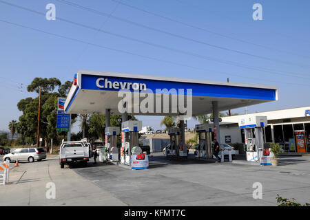 Station essence Chevron corner Riverside et Fletcher Drive à Silver Lake NE Los Angeles, California USA KATHY DEWITT Banque D'Images