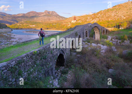 L'ancien pont mes à Shkoder, Albanie Banque D'Images