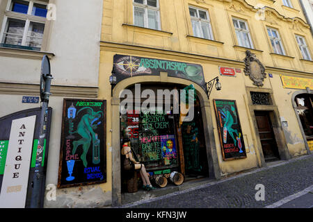 L'Absinthe Shop Prague Banque D'Images