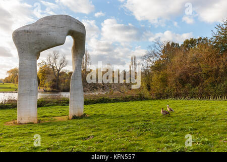 Henry Moore Sculpture The Arch, Kensington Gardens, Londres, Royaume-Uni Banque D'Images