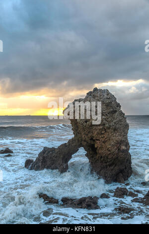 Lever du soleil à roche abattue easington colliery beach. Banque D'Images