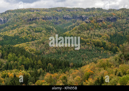 Im Herbst Elbsandsteingebirge Région Bad Schandau Schrammsteine Banque D'Images