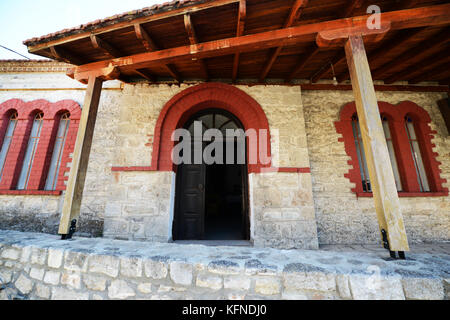 L'Taxiarchon église dans le village d'Afytos, Chalkidiki, Grèce. Banque D'Images