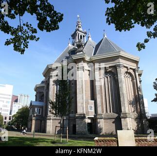 17e siècle classique Nieuwe Kerk (nouvelle église) à La Haye, aux Pays-Bas à Spui street.. Croix de 2 images. L'été 2017 Banque D'Images