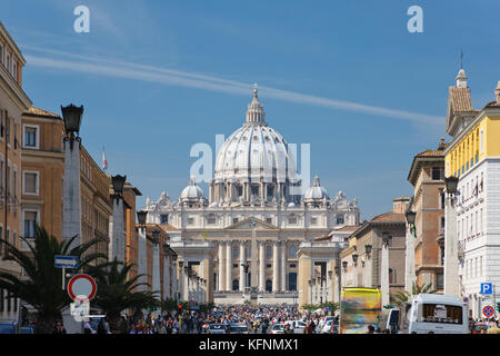 Vue de la Basilique Saint Pierre à la Via della Conciliazione, Rome, Italie Banque D'Images