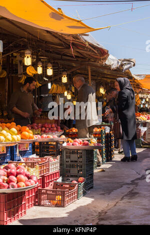 Province de Gilan- IRAN Rasht-Mars 19, 2016- fruits tous les jours au milieu du bazar midi Banque D'Images