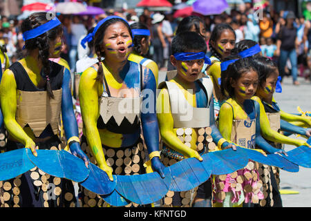 Imbayah est un festival culturel qui célèbre les traditions ancestrales des tribus indigènes Ifugao de Banaue, Philippines. Banque D'Images