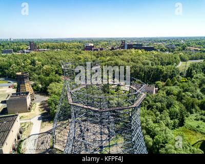 La mine Zollverein, classé au Patrimoine mondial de cokerie Zollverein, échafaudages de métal les tours de refroidissement, Essen, Allemagne, Banque D'Images