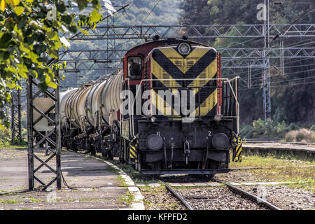 Belgrade, Serbie - train de fret entrant dans la station Banque D'Images